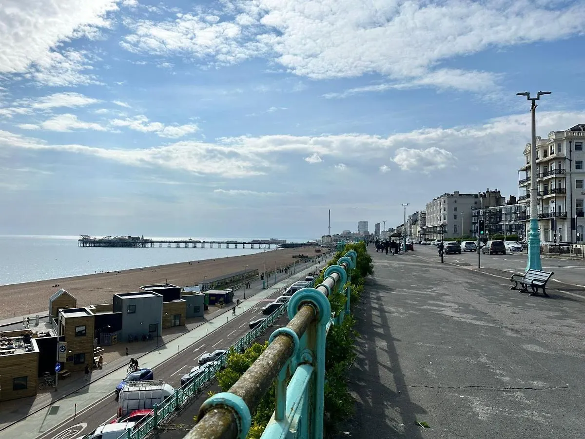 Apartment Sea View I Garden I Seafronti One Bedroom Flat I King Size Bed I 2 Mins Walk To Seafront Brighton