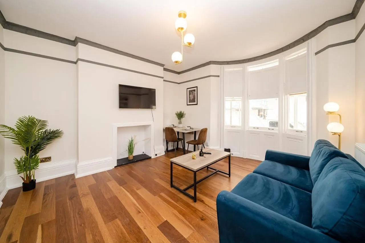 Sea View I Garden I Seafronti One Bedroom Flat I King Size Bed I 2 Mins Walk To Seafront Brighton