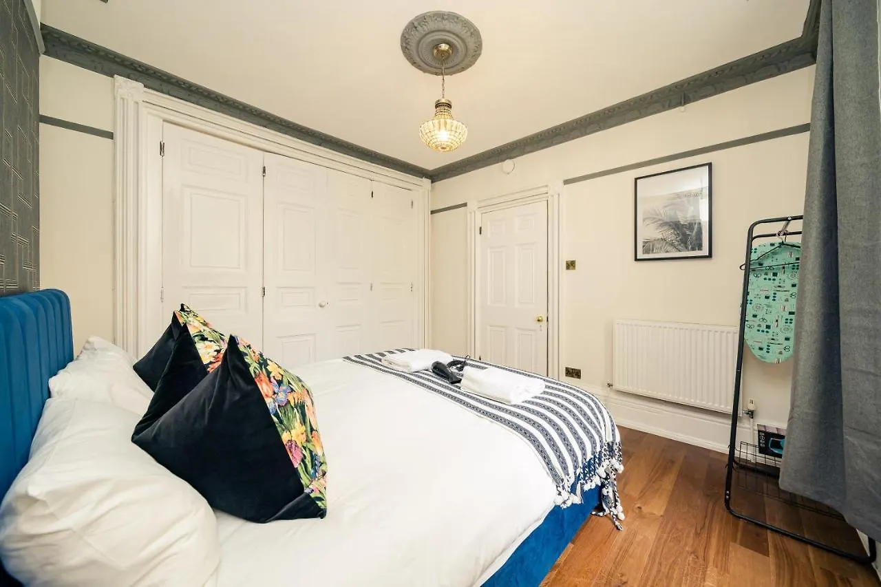 Sea View I Garden I Seafronti One Bedroom Flat I King Size Bed I 2 Mins Walk To Seafront Brighton
