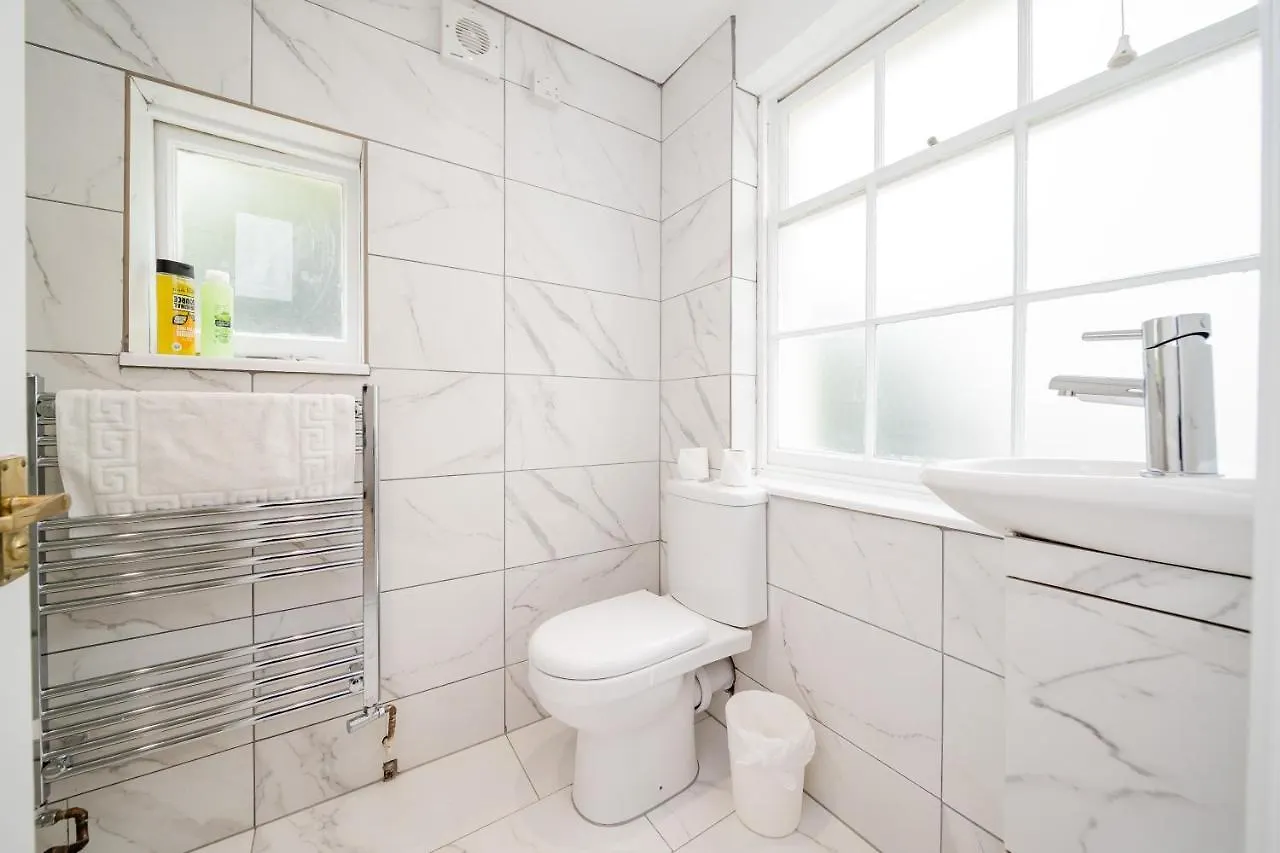 Apartment Sea View I Garden I Seafronti One Bedroom Flat I King Size Bed I 2 Mins Walk To Seafront Brighton